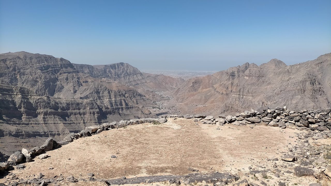 View over Wadi Qada'ah and the surrounding mountains from the plateau at Qada'ah village